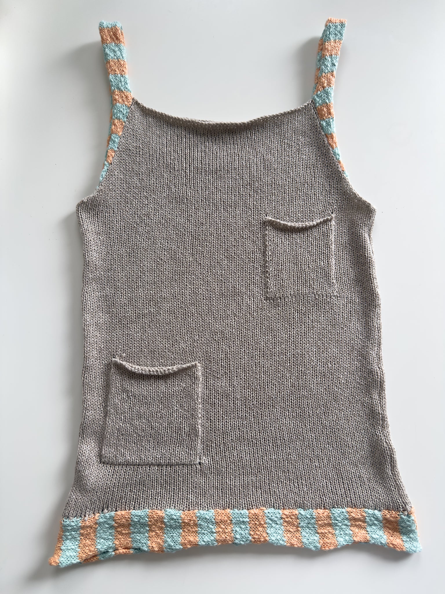 Pocket sleeveless top