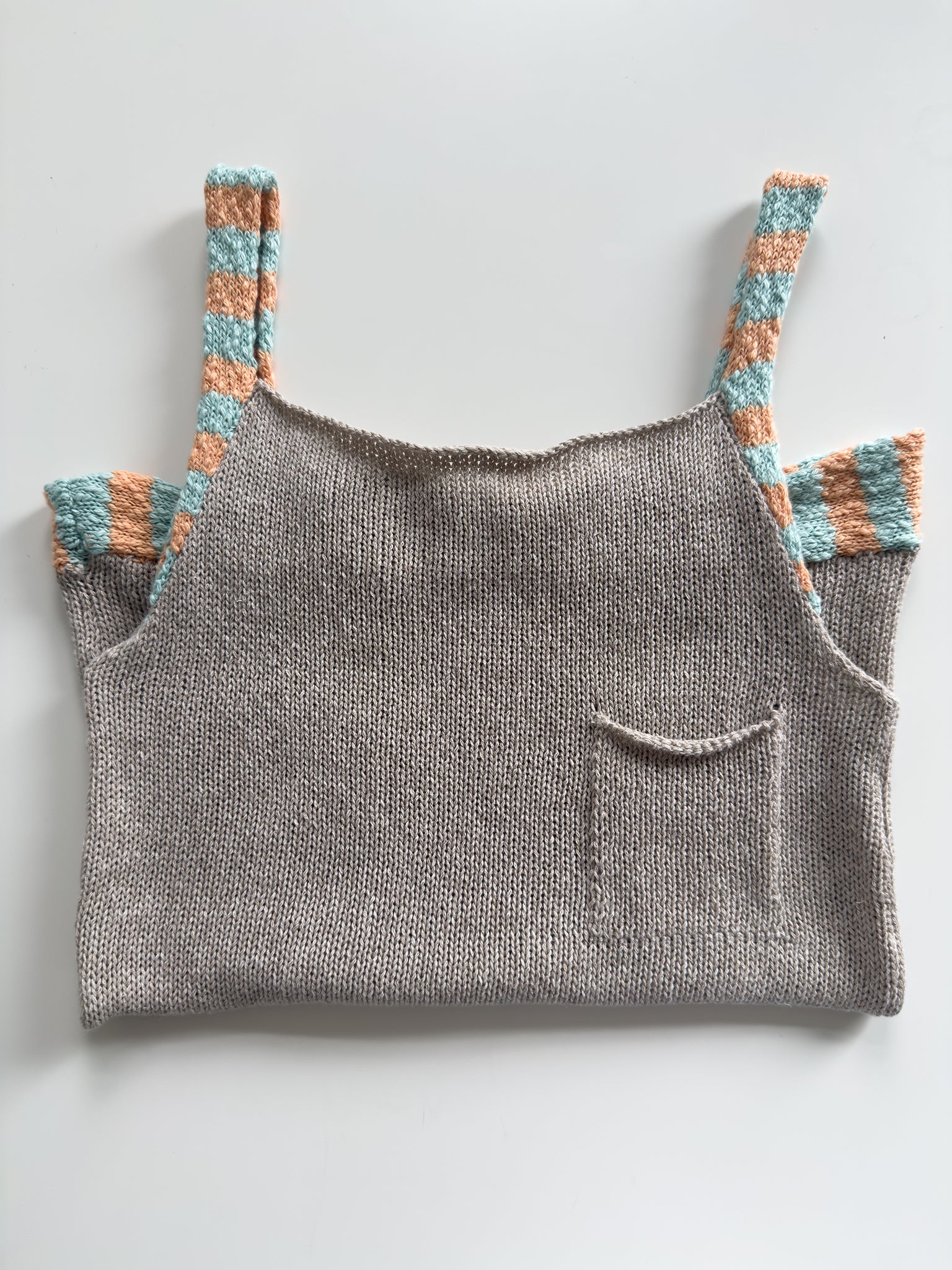 Pocket sleeveless top